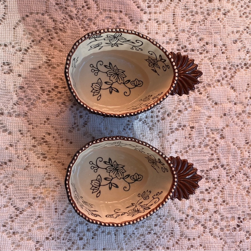 Two temptations mini dishes in a pineapple shape.